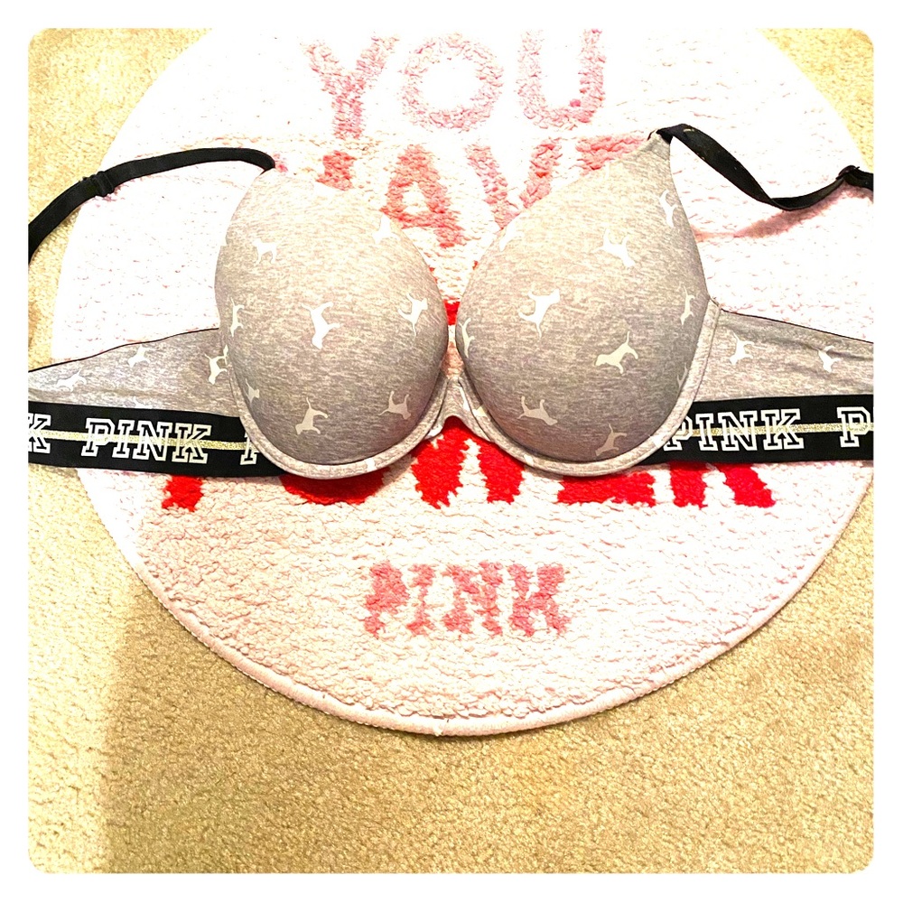 Pink VS 36c every day wear Bra. Normal push up